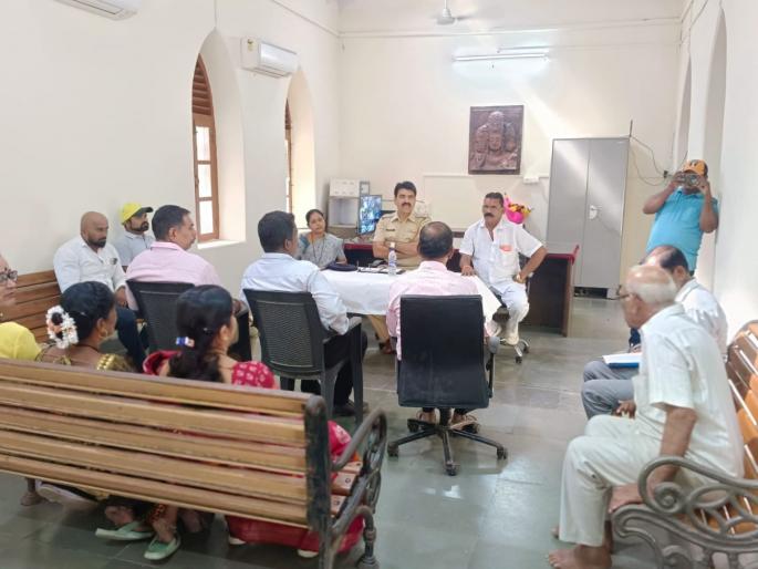 Be prepared for the safety of local and foreign tourists visiting Gharapuri Island for Christmas, New Year; Appeal to the police | ख्रिसमस, नवीन वर्षानिमित्त घारापुरी बेटावर येणाऱ्या देशी-विदेशी पर्यटकांच्या सुरक्षेसाठी सज्ज राहा; पोलिसांचे आवाहन Be prepared for the safety of local and foreign tourists visiting Gharapuri Island for Christmas, New Year; Appeal to the police | ख्रिसमस, नवीन वर्षानिमित्त घारापुरी बेटावर येणाऱ्या देशी-विदेशी पर्यटकांच्या सुरक्षेसाठी सज्ज राहा; पोलिसांचे आवाहन