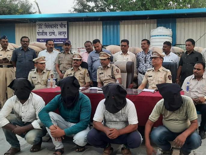 36 lakh betel nut theft; Four arrested from Nagpur Aurangabad Nanded | ३६ लाखांच्या सुपारीची चाेरी; चारजण पाेलिसांच्या जाळ्यात; नागपूर, औरंगाबाद, नांदेड येथून आराेपींना अटक 36 lakh betel nut theft; Four arrested from Nagpur Aurangabad Nanded | ३६ लाखांच्या सुपारीची चाेरी; चारजण पाेलिसांच्या जाळ्यात; नागपूर, औरंगाबाद, नांदेड येथून आराेपींना अटक