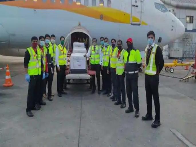 Corona vaccine: 'Special plane' carries corona vaccine across the country. | Corona vaccine: 'स्पेशल प्लेन'ने कोरोना लस देशभरात रवाना; अडीच लाख डोस, ७०० किलो वजन, अन्... Corona vaccine: 'Special plane' carries corona vaccine across the country. | Corona vaccine: 'स्पेशल प्लेन'ने कोरोना लस देशभरात रवाना; अडीच लाख डोस, ७०० किलो वजन, अन्...