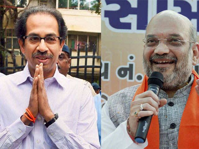 The 'cause' of pushing young people into extremist streams; Shiv Sena backed Amit Shah | तरुणांना अतिरेकी प्रवाहात ढकलण्याचं 'हे' कारस्थान; शिवसेनेने केली अमित शहांची पाठराखण The 'cause' of pushing young people into extremist streams; Shiv Sena backed Amit Shah | तरुणांना अतिरेकी प्रवाहात ढकलण्याचं 'हे' कारस्थान; शिवसेनेने केली अमित शहांची पाठराखण