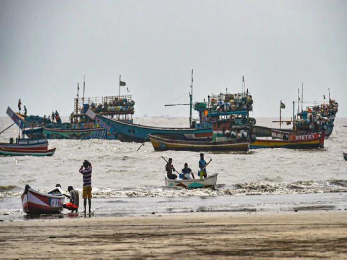 Nisarga cyclone depression moves closer to goa mumbai and surat, Issue Red Alert pnm | Nisarga Cyclone: येत्या २४ तासांत मुंबई, रायगडवर ‘निसर्ग’ चक्रीवादळाचं तीव्र संकट; रेड अलर्ट जारी Nisarga cyclone depression moves closer to goa mumbai and surat, Issue Red Alert pnm | Nisarga Cyclone: येत्या २४ तासांत मुंबई, रायगडवर ‘निसर्ग’ चक्रीवादळाचं तीव्र संकट; रेड अलर्ट जारी