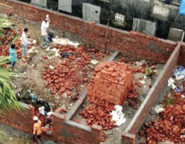 Election in Bhayandar, illegal 'castles' on holidays; Diwali Diwali | भाईंदरमध्ये निवडणूक, सुट्यांमध्ये बेकायदा ‘इमले’; भूमाफियांची दिवाळी