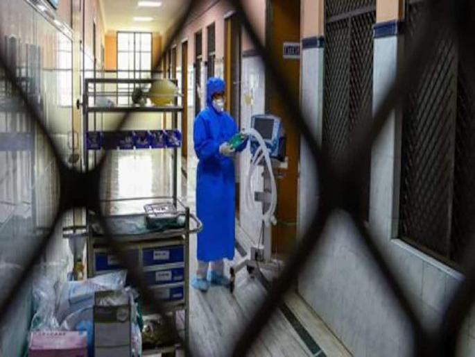 Coronavirus: First Bed Not Found To Corona Patient In Lucknow, Dead Body Waits 17 Hours For Vehicle | Coronavirus: बेडसाठी हॉस्पिटलच्या माराव्या लागल्या चक्करा; मृत्यूनंतरही १७ तास मृतदेह ताटकळत ठेवला Coronavirus: First Bed Not Found To Corona Patient In Lucknow, Dead Body Waits 17 Hours For Vehicle | Coronavirus: बेडसाठी हॉस्पिटलच्या माराव्या लागल्या चक्करा; मृत्यूनंतरही १७ तास मृतदेह ताटकळत ठेवला