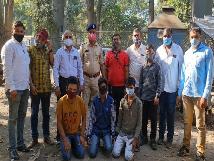 The passengers in the rickshaw were thieves; The number plate used to be painted, revealing a big theft in the shop | रिक्षातून फिरणारे प्रवासी निघाले चोर; नंबरप्लेटला रंग फासून फिरायचे, दुकानातील मोठी चोरी उघड The passengers in the rickshaw were thieves; The number plate used to be painted, revealing a big theft in the shop | रिक्षातून फिरणारे प्रवासी निघाले चोर; नंबरप्लेटला रंग फासून फिरायचे, दुकानातील मोठी चोरी उघड