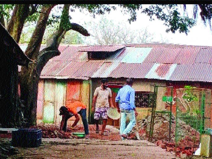 New repairs to old works; In Matheran, it is difficult to get bills | जुन्याच कामांची नव्याने डागडुजी; माथेरानमध्ये बिले काढण्यासाठी खटाटोप New repairs to old works; In Matheran, it is difficult to get bills | जुन्याच कामांची नव्याने डागडुजी; माथेरानमध्ये बिले काढण्यासाठी खटाटोप