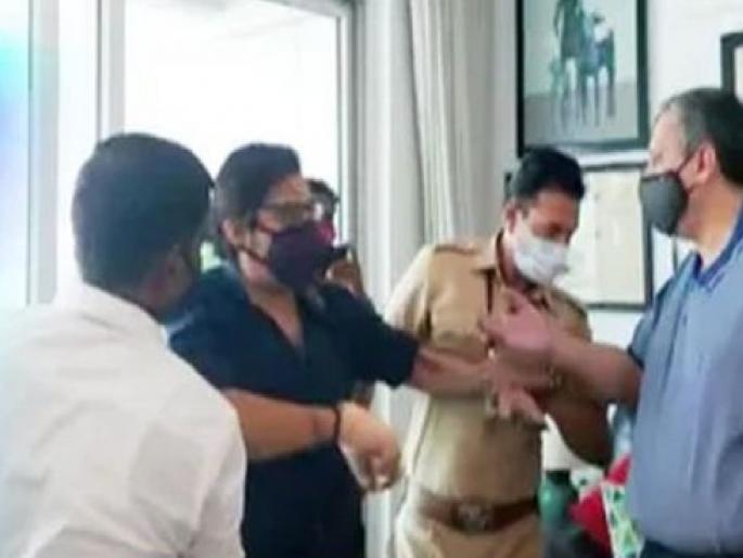 Arnab Goswami Arrested: Republican TV Editor Arnab Goswami Arrested By Police | Arnab Goswami Arrested: रिपब्लिक टीव्हीचे संपादक अर्णब गोस्वामींना पोलिसांनी केली अटक   Arnab Goswami Arrested: Republican TV Editor Arnab Goswami Arrested By Police | Arnab Goswami Arrested: रिपब्लिक टीव्हीचे संपादक अर्णब गोस्वामींना पोलिसांनी केली अटक