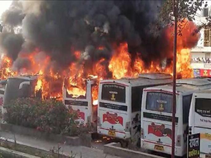He fell asleep while the Shiv Shahi bus was fire in Satara | बस पेटत असताना 'तो' गाढ झोपेत...साेंग घेतलं की दडून बसला, पोलीस चौकशी सुरू He fell asleep while the Shiv Shahi bus was fire in Satara | बस पेटत असताना 'तो' गाढ झोपेत...साेंग घेतलं की दडून बसला, पोलीस चौकशी सुरू