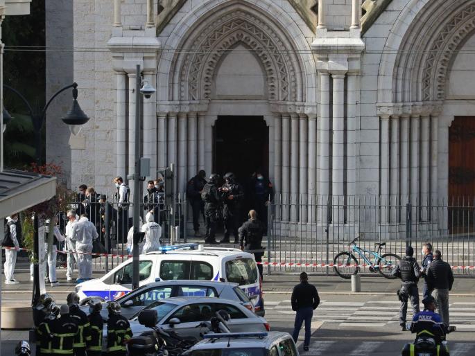 France Nice Terror Attack Tunisian Attacker Carrying Knife And Quran Enters Inside | Nice Attack: हातात कुराण अन् चाकू घेऊन चर्चमध्ये घुसला हल्लेखोर; ३ जणांना केलं ठार France Nice Terror Attack Tunisian Attacker Carrying Knife And Quran Enters Inside | Nice Attack: हातात कुराण अन् चाकू घेऊन चर्चमध्ये घुसला हल्लेखोर; ३ जणांना केलं ठार