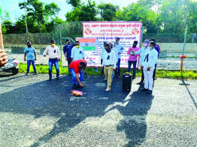 Protests against GTI port management; Warning of violent agitation | जीटीआय बंदर व्यवस्थापनाविरोधात निदर्शने; उग्र आंदोलनाचा इशारा Protests against GTI port management; Warning of violent agitation | जीटीआय बंदर व्यवस्थापनाविरोधात निदर्शने; उग्र आंदोलनाचा इशारा