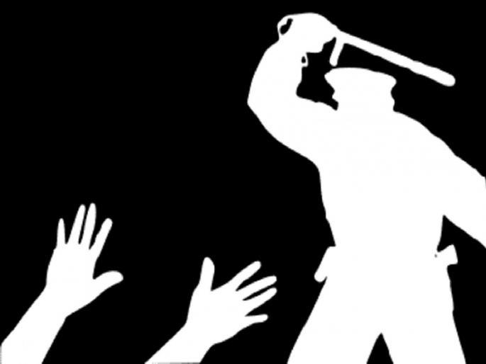 Rickshaw puller beaten by police; The type that happened while fleeing Taliram | पोलिसांकडून रिक्षाचालकाला मारहाण; तळीरामांना पळवताना घडला प्रकार Rickshaw puller beaten by police; The type that happened while fleeing Taliram | पोलिसांकडून रिक्षाचालकाला मारहाण; तळीरामांना पळवताना घडला प्रकार