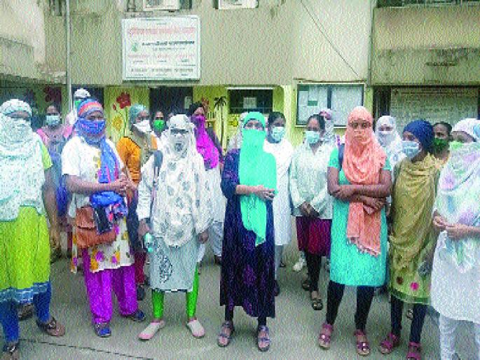 KDMC left us in the wind; Question from the staff at NUHM | केडीएमसीने आम्हाला सोडले वाऱ्यावर; ‘एनयूएचएम’तील कर्मचाऱ्यांचा सवाल KDMC left us in the wind; Question from the staff at NUHM | केडीएमसीने आम्हाला सोडले वाऱ्यावर; ‘एनयूएचएम’तील कर्मचाऱ्यांचा सवाल