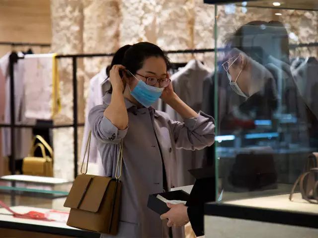 Corona Virus:Coronavirus Spread Is Stengtheing, China Urges People Not To Shake Hand | Corona Virus: चीननं घेतला कोरोना व्हायरसचा धसका; हस्तांदोलन करण्यावरही घातली बंदी Corona Virus:Coronavirus Spread Is Stengtheing, China Urges People Not To Shake Hand | Corona Virus: चीननं घेतला कोरोना व्हायरसचा धसका; हस्तांदोलन करण्यावरही घातली बंदी