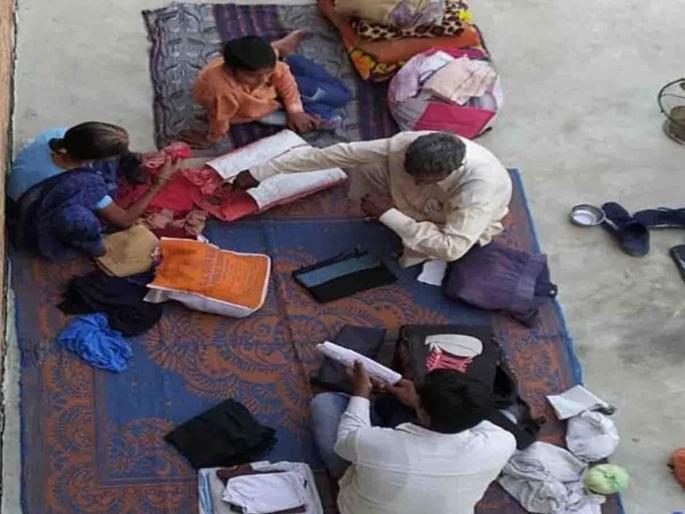 Coronavirus: The terror of Corona! Daughter Expels Elderly Parents From Home pnm | Coronavirus: कोरोनाची दहशत! मुलीने वृद्ध माता-पित्याला घरातून काढले तर घरमालकानेही वाऱ्यावर सोडले