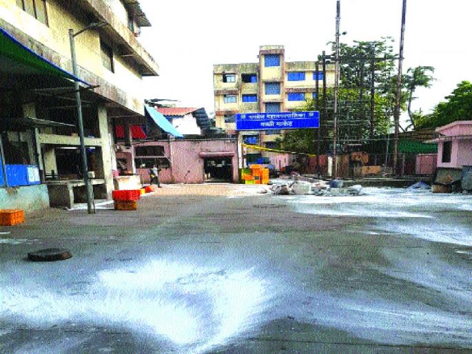 Coronavirus: Market closed at Koliwada in Panvel; The decision was made due to the growing crowd of people | Coronavirus: पनवेलच्या कोळीवाड्यातील मार्केट बंद; लोकांच्या वाढत्या गर्दीमुळे घेतला निर्णय Coronavirus: Market closed at Koliwada in Panvel; The decision was made due to the growing crowd of people | Coronavirus: पनवेलच्या कोळीवाड्यातील मार्केट बंद; लोकांच्या वाढत्या गर्दीमुळे घेतला निर्णय