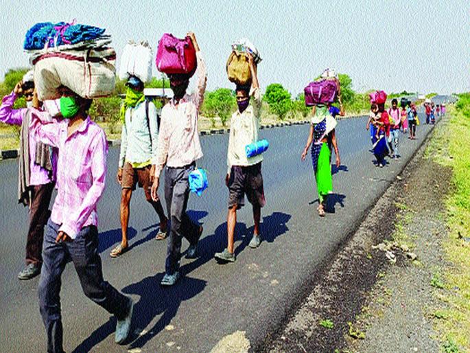 Lockdown News: ... Let us go to the village !; Hundreds of construction workers on the road to Chandrapur crying | Lockdown News: ...आम्हाला गावाला जाऊ द्या!; आक्रोश करीत शेकडो बांधकाम मजूर चंद्रपूरला रस्त्यावर Lockdown News: ... Let us go to the village !; Hundreds of construction workers on the road to Chandrapur crying | Lockdown News: ...आम्हाला गावाला जाऊ द्या!; आक्रोश करीत शेकडो बांधकाम मजूर चंद्रपूरला रस्त्यावर