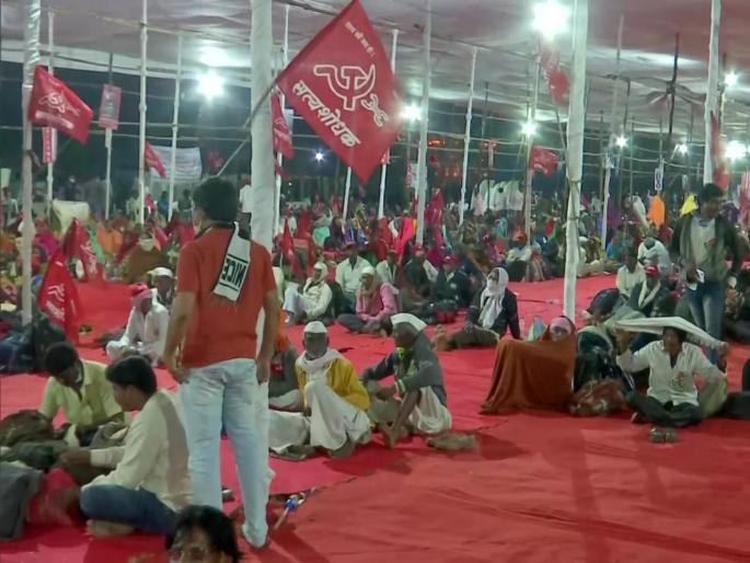 Farmers March in Mumbai Live: agitating farmers enters Azad Maidan against Agriculture bill | Farmers March in Mumbai Live: आंदोलक शेतकऱ्यांचा जत्था आझाद मैदानात दाखल; आज राजभवनाच्या दिशेने निघणार Farmers March in Mumbai Live: agitating farmers enters Azad Maidan against Agriculture bill | Farmers March in Mumbai Live: आंदोलक शेतकऱ्यांचा जत्था आझाद मैदानात दाखल; आज राजभवनाच्या दिशेने निघणार