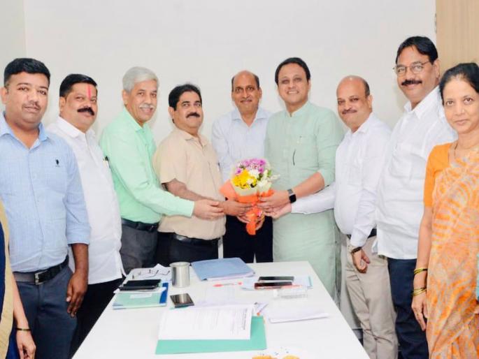 Shiv Sena's saffron in Mumbai District Suburban Federation elections, Abhishek Ghosalkar as President | मुंबई जिल्हा उपनगर फेडरेशन निवडणुकीत शिवसेनेचा भगवा, अध्यक्षपदी अभिषेक घोसाळकर Shiv Sena's saffron in Mumbai District Suburban Federation elections, Abhishek Ghosalkar as President | मुंबई जिल्हा उपनगर फेडरेशन निवडणुकीत शिवसेनेचा भगवा, अध्यक्षपदी अभिषेक घोसाळकर