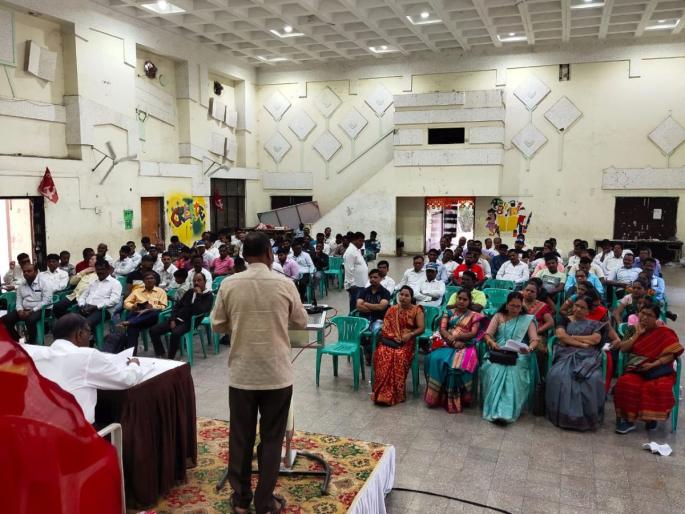 Situ's opposed to changes in labour law to include capitalists and employers | कामगार कायद्यात भांडवलदार आणि मालक धार्जिणे बदल करण्यास सीटूचा विरोध Situ's opposed to changes in labour law to include capitalists and employers | कामगार कायद्यात भांडवलदार आणि मालक धार्जिणे बदल करण्यास सीटूचा विरोध