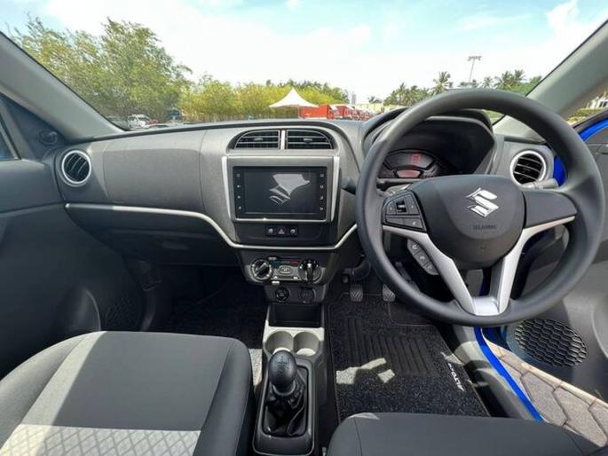 Car Discount Offer: 50 thousand discount on the best selling car in the country maruti suzuki alto k10 and s presso discount in november 2022 | Car Discount Offer: देशातील सर्वाधिक विकल्या जाणाऱ्या कारवर मिळतोय 50 हजारांचा डिस्काउंट, किंमत फक्त 4.59 लाख