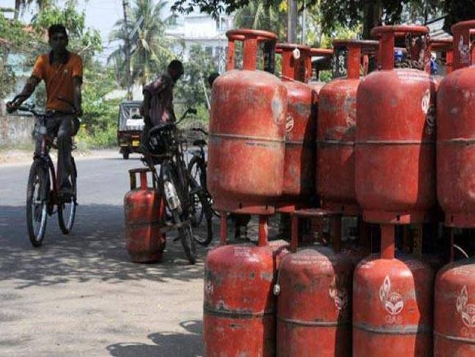 Grants for domestic gas cylinders gradually discontinued; Government scissors in the pockets of the citizens | घरगुती गॅस सिलिंडरचे अनुदान हळूहळू बंद; नागरिकांच्या खिशाला शासनाची कात्री Grants for domestic gas cylinders gradually discontinued; Government scissors in the pockets of the citizens | घरगुती गॅस सिलिंडरचे अनुदान हळूहळू बंद; नागरिकांच्या खिशाला शासनाची कात्री