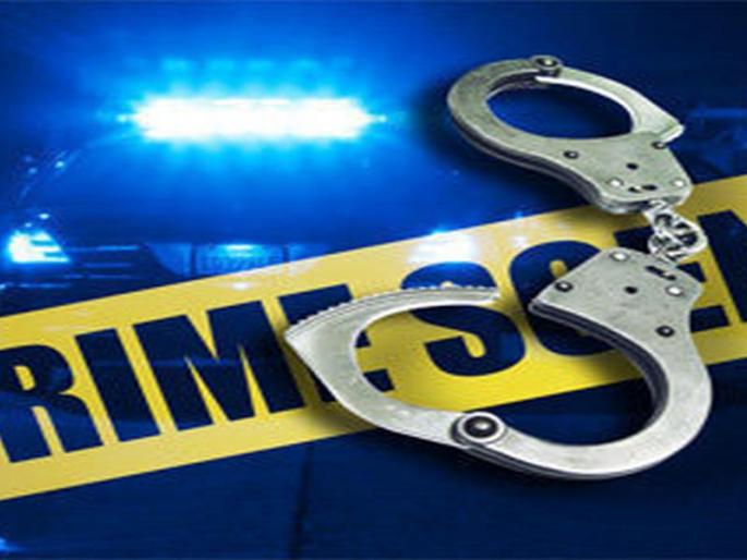 The young man, who was returning home after completing his work from the call center, was robbed at gunpoint | कॉल सेंटरमधून काम आटोपून घरी जाणाऱ्या तरुणास चाकूचा धाक दाखवून लुटले The young man, who was returning home after completing his work from the call center, was robbed at gunpoint | कॉल सेंटरमधून काम आटोपून घरी जाणाऱ्या तरुणास चाकूचा धाक दाखवून लुटले