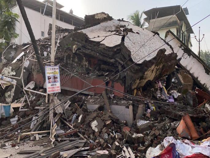 4-storey building collapses at Nalasopara; The vigilance of the residents averted the loss of life | नालासोपारा येथे ४ मजल्यांची इमारत कोसळली; रहिवाशांच्या सतर्कतेमुळे जीवितहानी टळली 4-storey building collapses at Nalasopara; The vigilance of the residents averted the loss of life | नालासोपारा येथे ४ मजल्यांची इमारत कोसळली; रहिवाशांच्या सतर्कतेमुळे जीवितहानी टळली