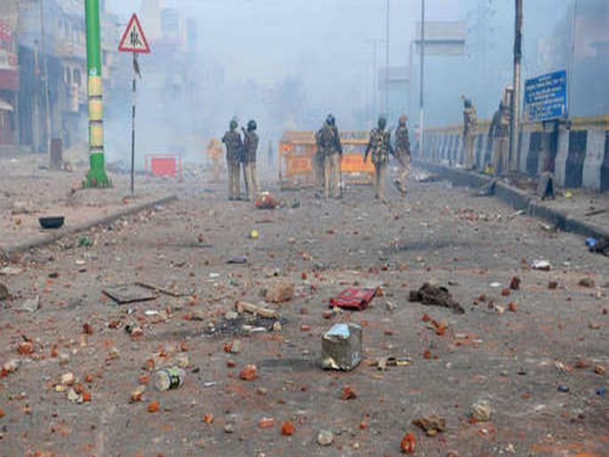 Delhi Violence: Are you a Hindu or a Muslim? Question asked journalist in Delhi violence, then ... | Delhi Violence: तू हिंदू आहेस की मुसलमान?; दिल्ली हिंसाचारात पत्रकाराला विचारला प्रश्न, मग... Delhi Violence: Are you a Hindu or a Muslim? Question asked journalist in Delhi violence, then ... | Delhi Violence: तू हिंदू आहेस की मुसलमान?; दिल्ली हिंसाचारात पत्रकाराला विचारला प्रश्न, मग...