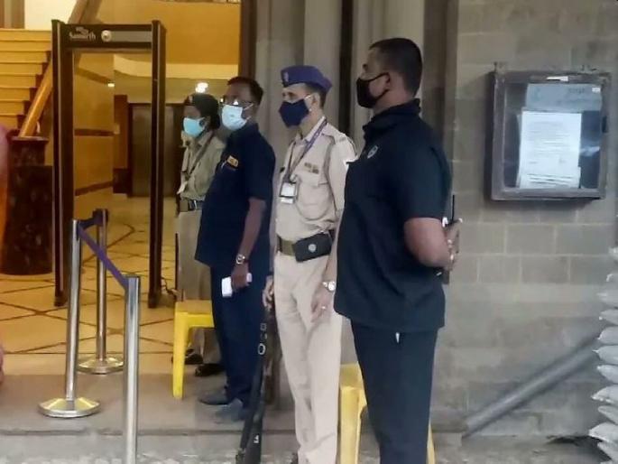 Bouncers deployed for BMC security for the first time in History, Corporator upset | महापालिकेला पोलिसांवर भरवसा नाय का?; पहिल्यांदाच बीएमसीच्या सुरक्षेसाठी बाऊन्सर्स तैनात Bouncers deployed for BMC security for the first time in History, Corporator upset | महापालिकेला पोलिसांवर भरवसा नाय का?; पहिल्यांदाच बीएमसीच्या सुरक्षेसाठी बाऊन्सर्स तैनात