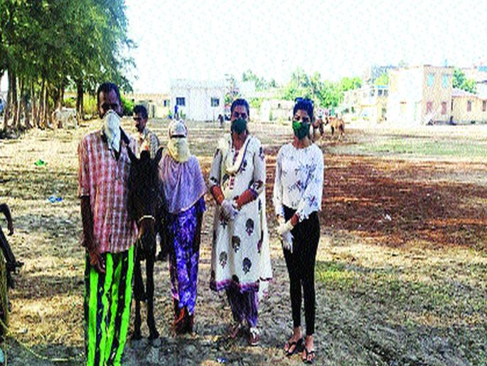 Darshan of humanity took place in Shirgaon; Help the widow | शिरगावमध्ये घडले माणुसकीचे दर्शन; विधवेला केली मदत Darshan of humanity took place in Shirgaon; Help the widow | शिरगावमध्ये घडले माणुसकीचे दर्शन; विधवेला केली मदत
