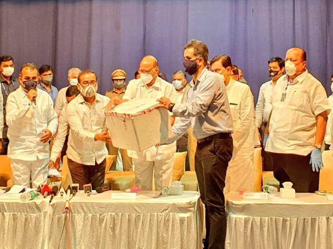 Coronavirus: NCP Satara Demand inquiry about Remdesivir Injection who gave by Sharad Pawar | शरद पवारांनी गरजू कोरोना रुग्णांसाठी दिलेली 'मौल्यवान' भेट चोरीला?; साताऱ्यात खळबळ Coronavirus: NCP Satara Demand inquiry about Remdesivir Injection who gave by Sharad Pawar | शरद पवारांनी गरजू कोरोना रुग्णांसाठी दिलेली 'मौल्यवान' भेट चोरीला?; साताऱ्यात खळबळ