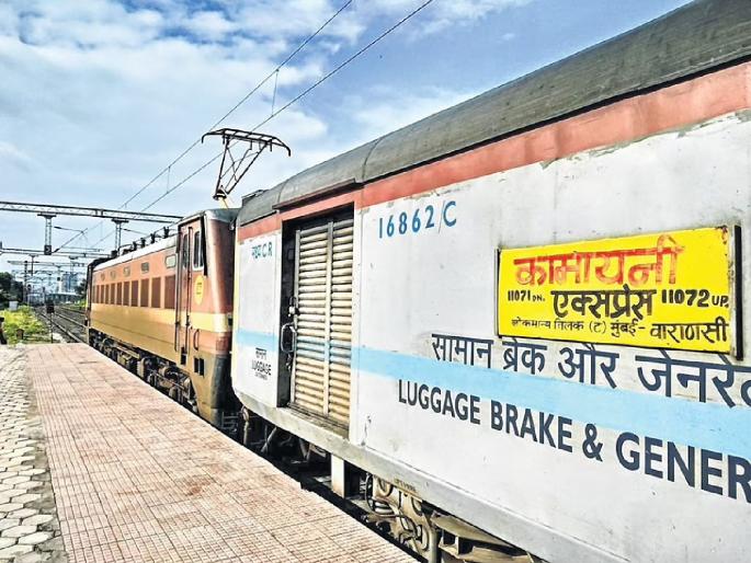 Two coaches of Kamayani Express derailed; Accident at Kurhadda near Jalgaon | सोशल मिडियावरील चर्चेने अनेकांच्या काळजाचा चुकला ठेका; प्रशासनाचीही धावपळ Two coaches of Kamayani Express derailed; Accident at Kurhadda near Jalgaon | सोशल मिडियावरील चर्चेने अनेकांच्या काळजाचा चुकला ठेका; प्रशासनाचीही धावपळ