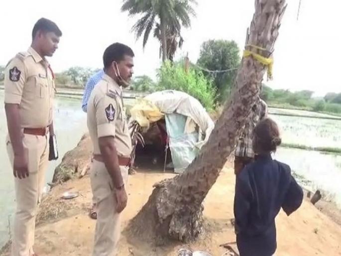 Man knocks wife unconscious buries her alive in Andhra Pradesh | ...अन् ७ वर्षाच्या मुलीने थेट पोलीस ठाणे गाठलं; घडलेला प्रकार ऐकून पोलीसही हादरले Man knocks wife unconscious buries her alive in Andhra Pradesh | ...अन् ७ वर्षाच्या मुलीने थेट पोलीस ठाणे गाठलं; घडलेला प्रकार ऐकून पोलीसही हादरले