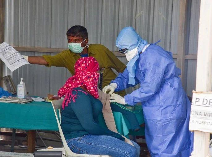 Coronavirus: Coronavirus infection is increasing in individuals in close contact with the infected | Coronavirus: बाधितांच्या जवळच्या संपर्कातील व्यक्तींमध्ये वाढतोय कोरोना संसर्ग