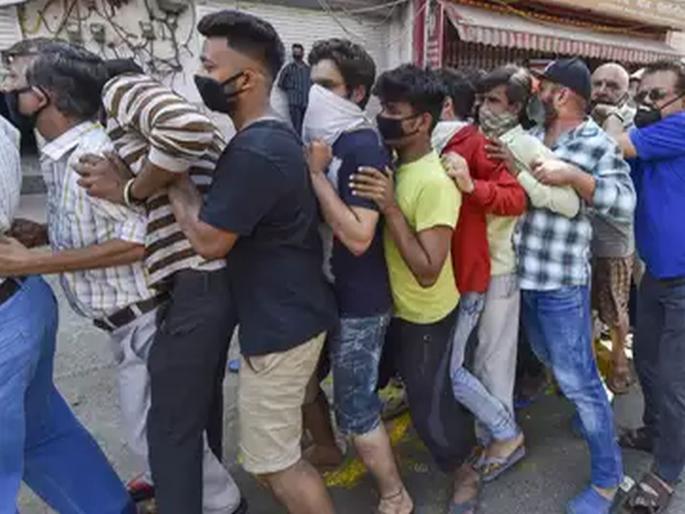 Coronavirus: Thousands of JSW workers rise up to return to the village | Coronavirus: गावी परत जाण्यासाठी जेएसडब्ल्यूतील हजारो कामगारांचा उठाव