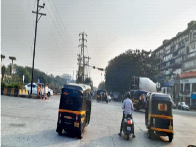 Disruption of signal system in Navi Mumbai city; Breakdown of timing equipment | नवी मुंबई शहरातील सिग्नल यंत्रणेचा उडाला बोजवारा; टायमिंगच्या उपकरणात बिघाड Disruption of signal system in Navi Mumbai city; Breakdown of timing equipment | नवी मुंबई शहरातील सिग्नल यंत्रणेचा उडाला बोजवारा; टायमिंगच्या उपकरणात बिघाड