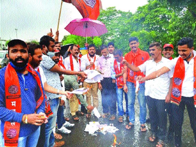 MNS agitation at Airoli toll naka; Demand for cancellation of e-pass | मनसेचे ऐरोली टोल नाक्यावर आंदोलन; ई-पास रद्द करण्याची मागणी MNS agitation at Airoli toll naka; Demand for cancellation of e-pass | मनसेचे ऐरोली टोल नाक्यावर आंदोलन; ई-पास रद्द करण्याची मागणी