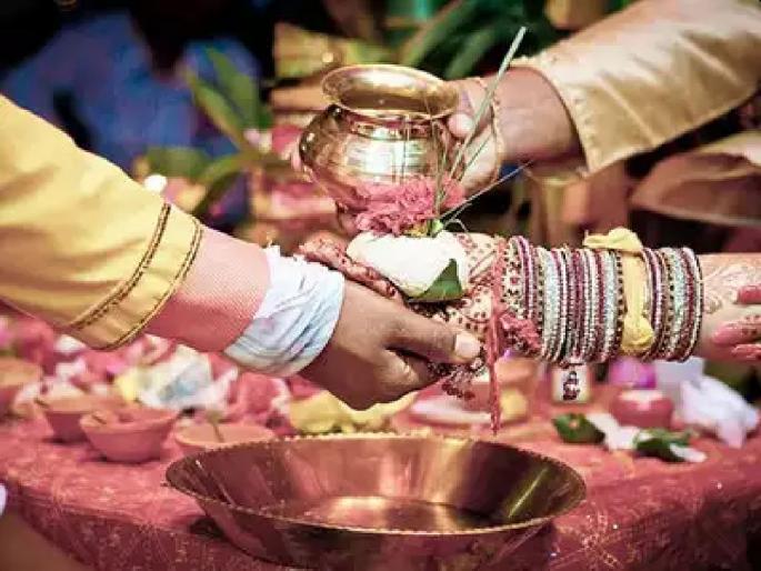 Lockdown: Ludhiana Muslim Couple Host Hindu Girl Marraige Take Kanyadan pnm | Lockdown: लॉकडाऊनमध्ये अडकले हिंदू नवरीचं कुटुंब; मुस्लीम कुटुंबाने कन्यादान करत पार पाडलं लग्न Lockdown: Ludhiana Muslim Couple Host Hindu Girl Marraige Take Kanyadan pnm | Lockdown: लॉकडाऊनमध्ये अडकले हिंदू नवरीचं कुटुंब; मुस्लीम कुटुंबाने कन्यादान करत पार पाडलं लग्न