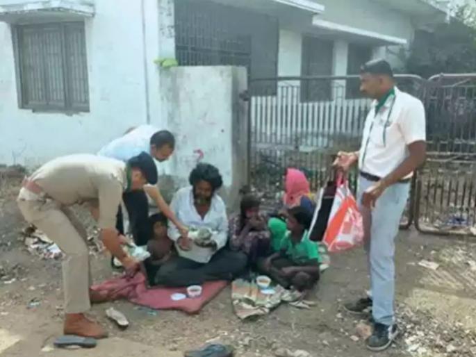 Coronavirus: Painful! Take 500 rupees and go home; Workers Forced To Walk Back To Native In Rajasthan pnm | Coronavirus: वेदनादायक! ५०० रुपये घ्या अन् घरी जा; ‘लॉकडाऊन’मुळे मजुराची गुजरात ते राजस्थान पायपीट Coronavirus: Painful! Take 500 rupees and go home; Workers Forced To Walk Back To Native In Rajasthan pnm | Coronavirus: वेदनादायक! ५०० रुपये घ्या अन् घरी जा; ‘लॉकडाऊन’मुळे मजुराची गुजरात ते राजस्थान पायपीट