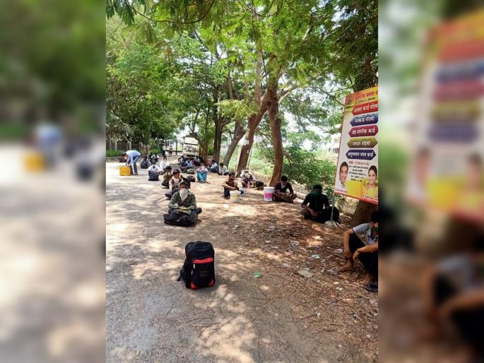 Vishnunagar police have arrested 30 citizens traveling to Madhya Pradesh and Uttar Pradesh | Coronavirus: मध्य आणि उत्तरप्रदेशला जाणाऱ्या 30 नागरिकांना विष्णूनगर पोलिसांनी घेतले ताब्यात Vishnunagar police have arrested 30 citizens traveling to Madhya Pradesh and Uttar Pradesh | Coronavirus: मध्य आणि उत्तरप्रदेशला जाणाऱ्या 30 नागरिकांना विष्णूनगर पोलिसांनी घेतले ताब्यात
