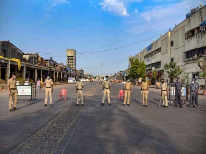 Lockdown: Complete lockdown in Thane district; The decision to continue the two markets angered traders | Lockdown: ठाणे जिल्हा संपूर्ण लॉकडाऊन; दोन मार्केट सुरू ठेवण्याच्या निर्णयामुळे व्यापाऱ्यांत संताप Lockdown: Complete lockdown in Thane district; The decision to continue the two markets angered traders | Lockdown: ठाणे जिल्हा संपूर्ण लॉकडाऊन; दोन मार्केट सुरू ठेवण्याच्या निर्णयामुळे व्यापाऱ्यांत संताप