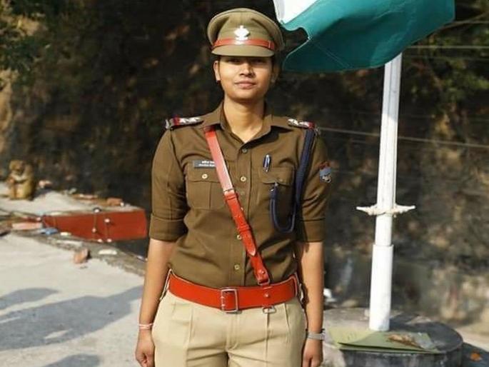 Coronavirus: Will marry only after the battle with Corona said Uttarakhand Women police officer pnm | Coronavirus: कोरोनाशी लढाई संपल्यानंतरच लग्न करणार; ‘या’ महिला पोलीस अधिकाऱ्याने घेतली शपथ Coronavirus: Will marry only after the battle with Corona said Uttarakhand Women police officer pnm | Coronavirus: कोरोनाशी लढाई संपल्यानंतरच लग्न करणार; ‘या’ महिला पोलीस अधिकाऱ्याने घेतली शपथ