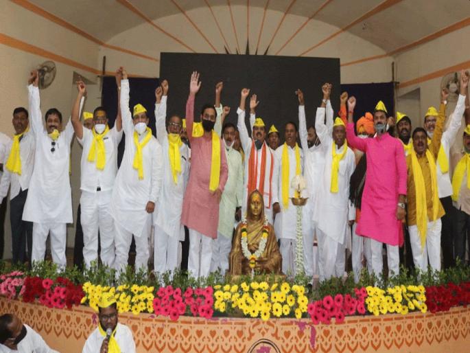 Chhatrapati Sambhaji Raje, Udayan Raje should pay attention to Dhangar reservation Says Ram Shinde | छत्रपती संभाजीराजे अन् उदयनराजेंनी धनगर आरक्षणात लक्ष घालावं; कोल्हापूरात गोलमेज परिषद संपन्न Chhatrapati Sambhaji Raje, Udayan Raje should pay attention to Dhangar reservation Says Ram Shinde | छत्रपती संभाजीराजे अन् उदयनराजेंनी धनगर आरक्षणात लक्ष घालावं; कोल्हापूरात गोलमेज परिषद संपन्न