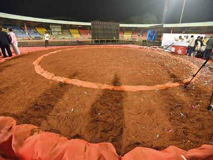 Create a clay arena for wrestlers; Order of the Guardian Minister | कुस्तीपटूंसाठी मातीचा आखाडा तयार करावा; पालकमंत्र्यांचे आदेश Create a clay arena for wrestlers; Order of the Guardian Minister | कुस्तीपटूंसाठी मातीचा आखाडा तयार करावा; पालकमंत्र्यांचे आदेश