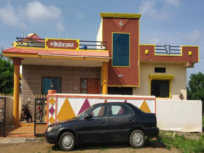 Robbery at army man house in Latur; 10 ounces of gold theft by robbers | लातूरमध्ये सैन्यातील जवानाच्या घरावर दरोडा; १० तोळे सोने लंपास, दरोडेखोर पसार  Robbery at army man house in Latur; 10 ounces of gold theft by robbers | लातूरमध्ये सैन्यातील जवानाच्या घरावर दरोडा; १० तोळे सोने लंपास, दरोडेखोर पसार