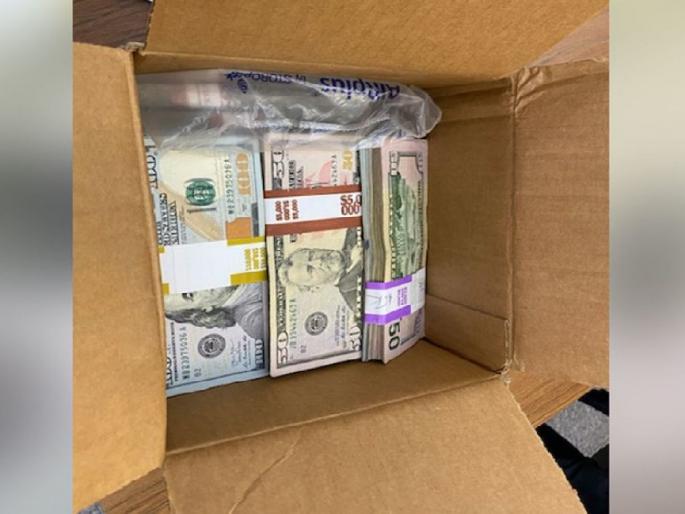 A Box of Cash, a Secret Donor and a Big Lift for Some N.Y.C. Students | कोट्यवधीची कॅश बेवारस अवस्थेत धूळ खात पडली; ९ महिने कुणीही नाही पाहिली, मग... A Box of Cash, a Secret Donor and a Big Lift for Some N.Y.C. Students | कोट्यवधीची कॅश बेवारस अवस्थेत धूळ खात पडली; ९ महिने कुणीही नाही पाहिली, मग...