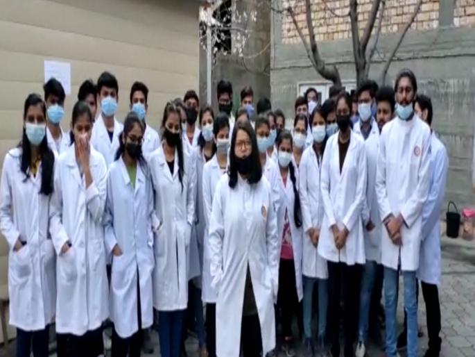 Coronavirus: 203 students from Maharashtra stranded in Russia; Demand to return home | Coronavirus: रशियात अडकले महाराष्ट्रातील २०३ विद्यार्थी; घरी परतण्याची व्यवस्था करण्याची मागणी Coronavirus: 203 students from Maharashtra stranded in Russia; Demand to return home | Coronavirus: रशियात अडकले महाराष्ट्रातील २०३ विद्यार्थी; घरी परतण्याची व्यवस्था करण्याची मागणी