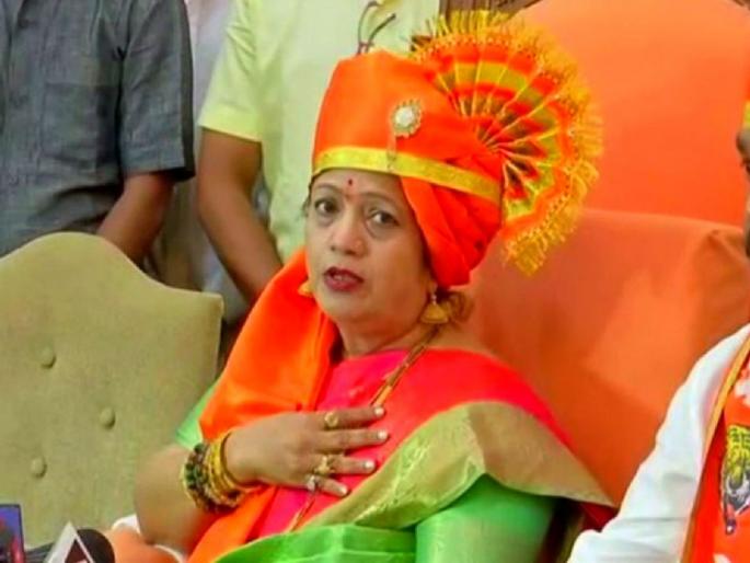 Mayor Kishori Pednekar captured illegally Residential Flat & Office SRA in Worli BJP Allegation | "महापौर किशोरी पेडणेकरांनी SRA फ्लॅटमध्ये थाटले कॉर्पोरेट ऑफिस"; शिवसेनेची डोकेदुखी वाढणार? Mayor Kishori Pednekar captured illegally Residential Flat & Office SRA in Worli BJP Allegation | "महापौर किशोरी पेडणेकरांनी SRA फ्लॅटमध्ये थाटले कॉर्पोरेट ऑफिस"; शिवसेनेची डोकेदुखी वाढणार?