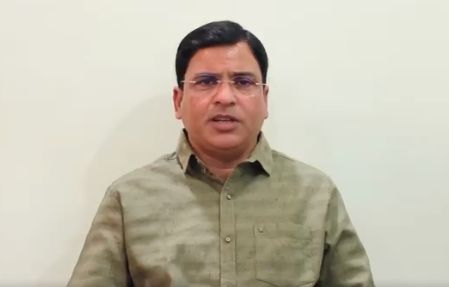 There is magic in the post of Chief Minister, so why did you leave your companion here? Ashish Jaiswal asked | मुख्यमंत्रिपदात जादू असते, मग येथे सोबतचेही सोडून का गेले ? There is magic in the post of Chief Minister, so why did you leave your companion here? Ashish Jaiswal asked | मुख्यमंत्रिपदात जादू असते, मग येथे सोबतचेही सोडून का गेले ?