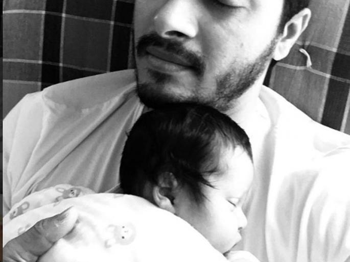 Shreyas talpade Share Her Daughters Photo first time with Emotional post | श्रेयस तळपदेच्या लेकीचा पाहा फोटो, भावनिक पोस्टसह शेअर केली लेकीची पहिली झलक Shreyas talpade Share Her Daughters Photo first time with Emotional post | श्रेयस तळपदेच्या लेकीचा पाहा फोटो, भावनिक पोस्टसह शेअर केली लेकीची पहिली झलक
