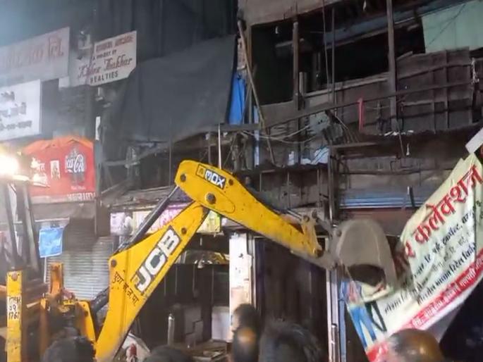 Finally the Municipal Corporation took control of Bhide wada, Action under strict police security Success after a 13-year court battle | ...अखेर महापालिकेने भिडे वाड्याचा ताबा घेतला, कडेकोट बंदोबस्तात कारवाई; १३ वर्षाच्या न्यायालयीन लढ्यानंतर यश Finally the Municipal Corporation took control of Bhide wada, Action under strict police security Success after a 13-year court battle | ...अखेर महापालिकेने भिडे वाड्याचा ताबा घेतला, कडेकोट बंदोबस्तात कारवाई; १३ वर्षाच्या न्यायालयीन लढ्यानंतर यश